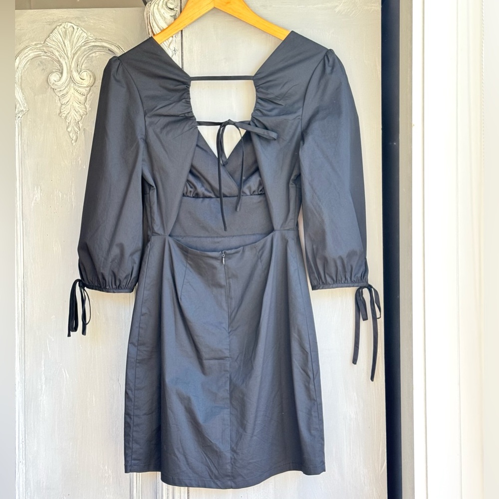 NWOT Lulu's Black Dress Sz XS 3/4 Sleeve V-neck Mini with Open Back LBD